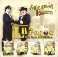 Los Brujos de la Sierra - Alla en el Kiosko lyrics