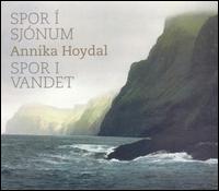 Annika Hoydal - Spor I Sjonum/Spor I Vandet lyrics