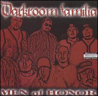 DarkRoom Familia - Men of Honor lyrics